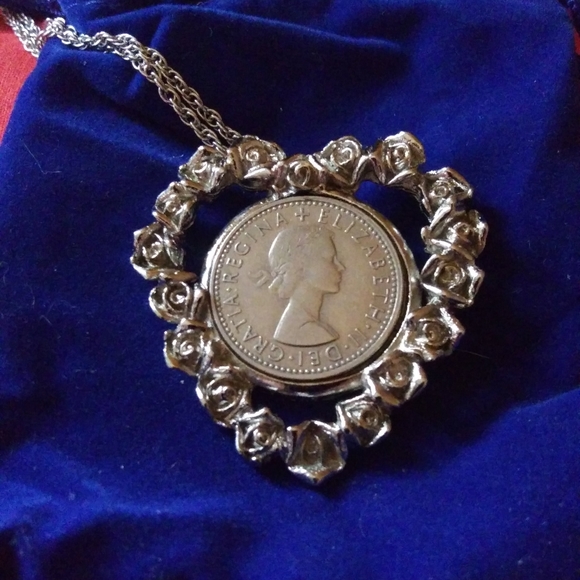 Sixpence 80% silver coin heart of Rose w/necklace - Picture 4 of 8